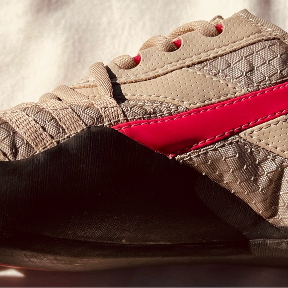 Puma shoes. Very nice condition. Just too small for me. Great for everyday wear! - Picture 7 of 7